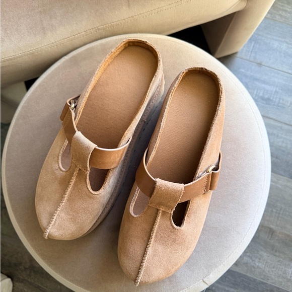 Sold Out UGG Goldenstar Platform Clog - Picture 2 of 3